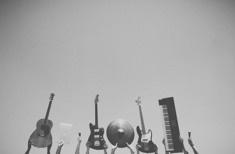 O poder das onomatopeias: por que hits com “ouououou” dominam as paradas